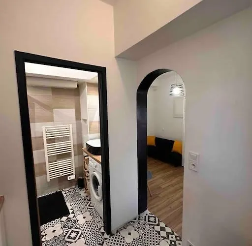 Tzarewitch Studio 10min Promenade & Gare Apartment *